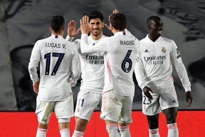 El Real Madrid se mete a cuartos de Champions a pura jerarquía