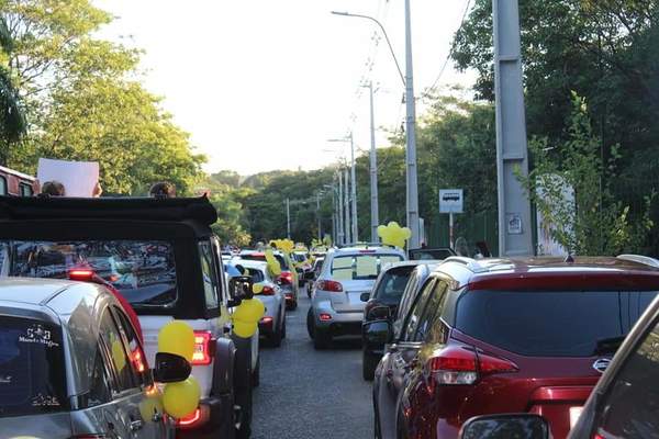 Caravana "Aulas Abiertas" rechaza suspensión de clases presenciales - ADN Digital