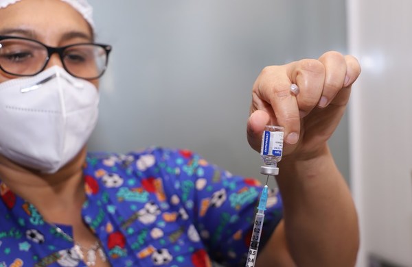 Salud indica que cronograma de entrega de vacunas no fue alterado y se espera primer lote esta semana | .::Agencia IP::.