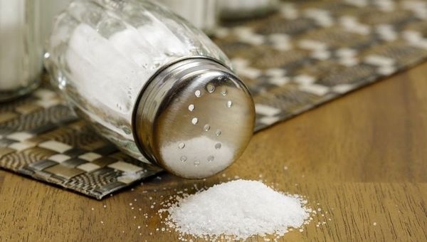 El consumo excesivo de sal causa el 30% de los casos de hipertensión en el mundo (Paraguay es uno de los mayores consumidores)