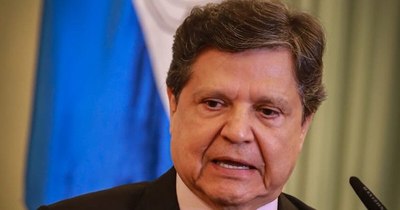 La Nación / Hay dinero para compra de vacunas, no se sabe de dónde comprar