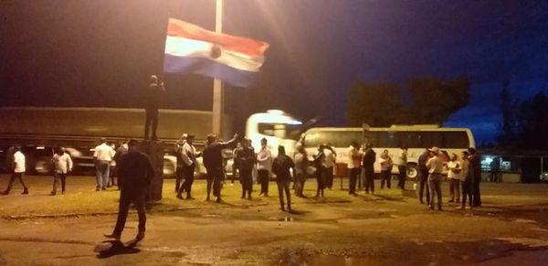 Sampedranos se van reuniendo para sumarse en caravana a las manifestaciones contra Abdo - Nacionales - ABC Color