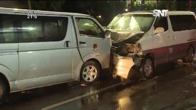 Avda Mariscal López: Choque frontal entre camionetas - SNT