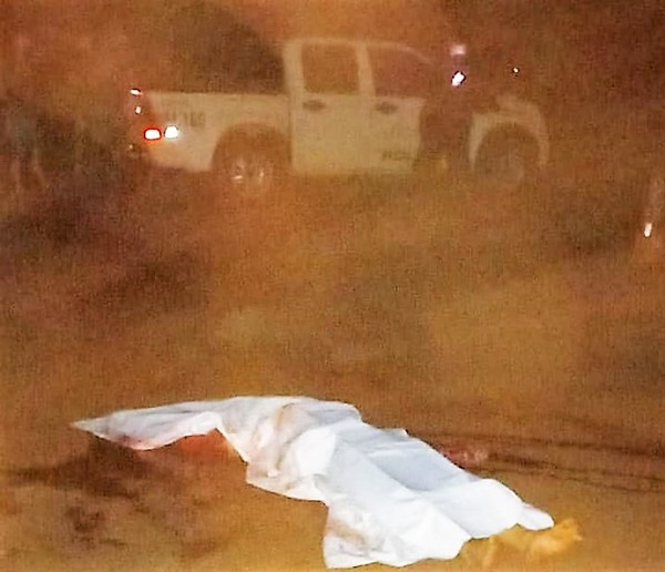 Joven de 15 muere supuestamente al CAER de su MOTO