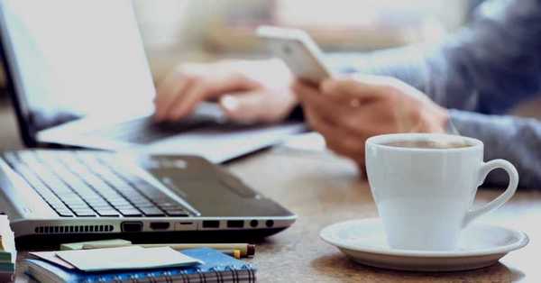 Compañía japonesa sanciona a sus trabajadores por salir de la oficina dos minutos antes - C9N