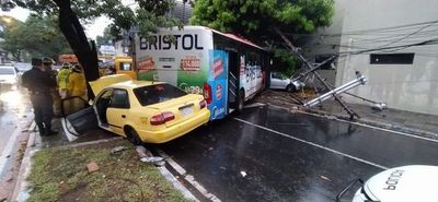 Triple choque sobre Rodríguez de Francia - Nacionales - ABC Color