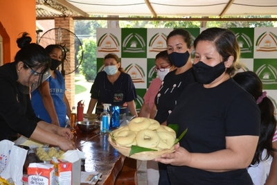 Inician talleres de cocina para emprendedoras en la UNE