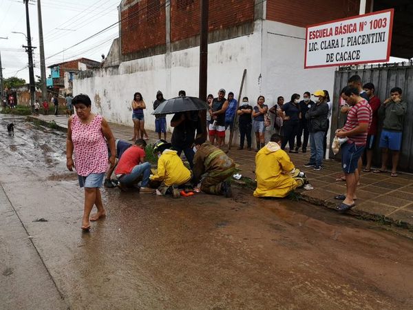 Empleado municipal fue aplastado por la máquina del camión que comprime los desechos  - Nacionales - ABC Color