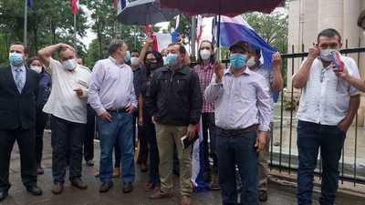 Sindicalistas instan a fortalecer las movilizaciones hasta lograr que el gobierno se vaya - Megacadena — Últimas Noticias de Paraguay