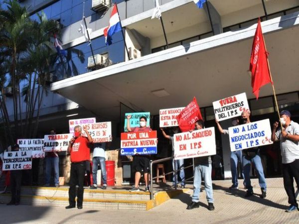 Pese al cambio de presidente de IPS, persiste escasez de medicamentos