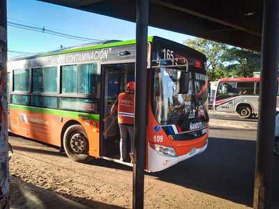 Hay menor cantidad de buses en las calles porque el “servicio se está precarizando”, afirman