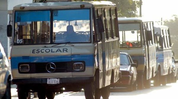 Transportistas escolares aguardan reglamentación para cubrir falta de micros por reguladas