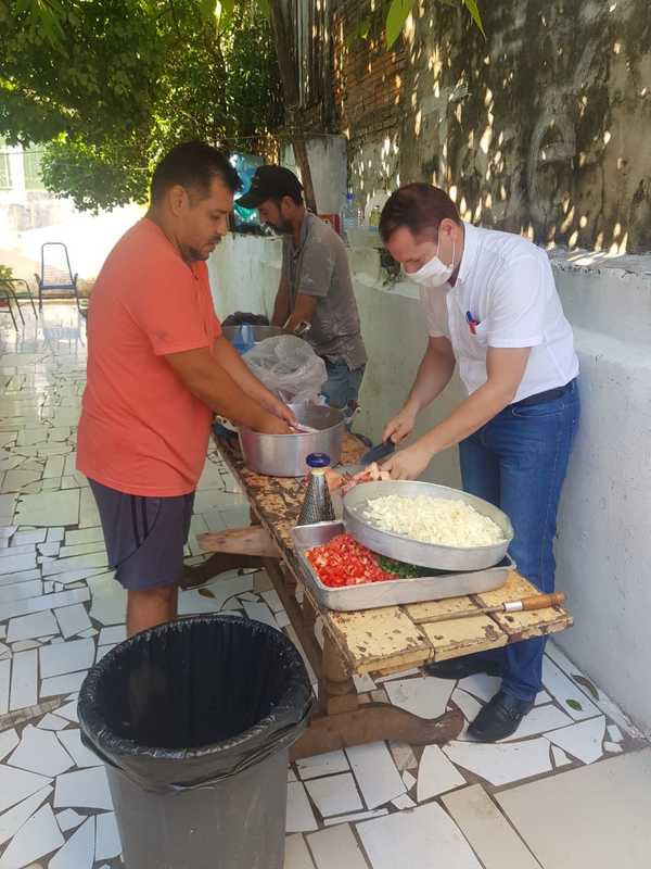 Elías Bernal encabeza olla popular en recuperada subseccional de San Rafael - La Clave