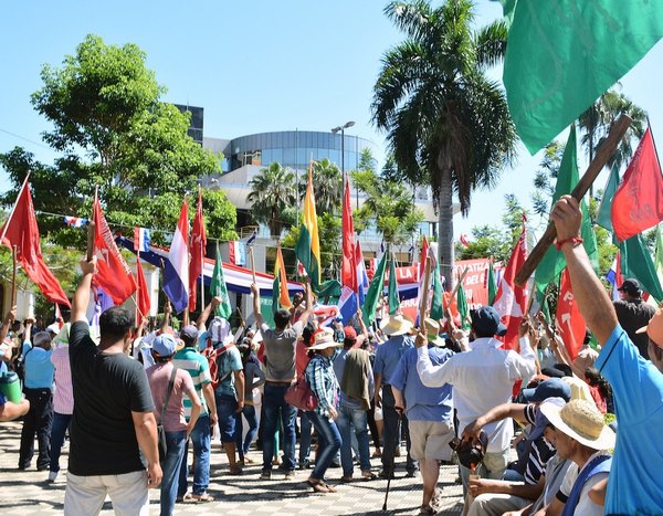 Crónica / Campesinos quieren desestabilizar y piden nueva condonación de deudas