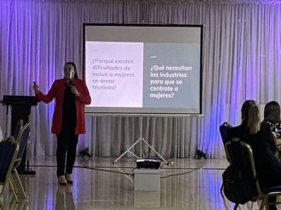 Lanzan proyecto para fortalecer capacidades de mujeres en áreas técnicas - ABC en el Este - ABC Color