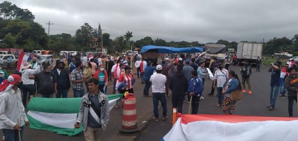 Varios cierres de ruta en Caaguazú en repudio al Presidente y vicepresidente - Nacionales - ABC Color
