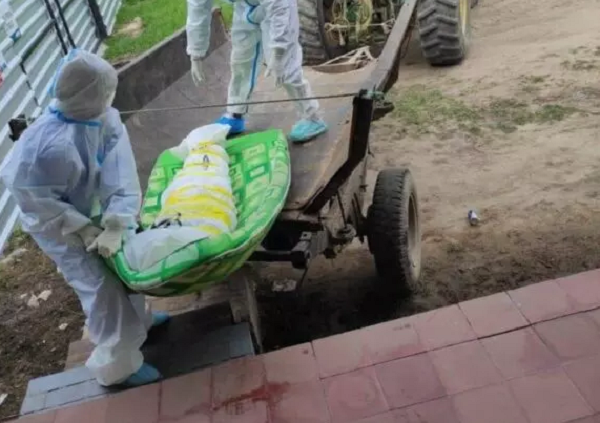 Enterraron a fallecido por COVID con un tractor a falta de funerarias en Puerto Casado - Noticiero Paraguay