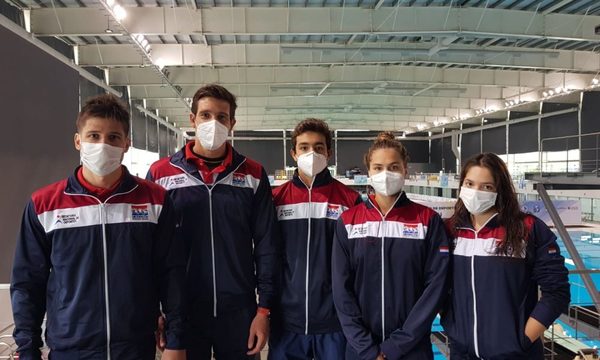 Nadadores paraguayos irán por más medallas esta noche