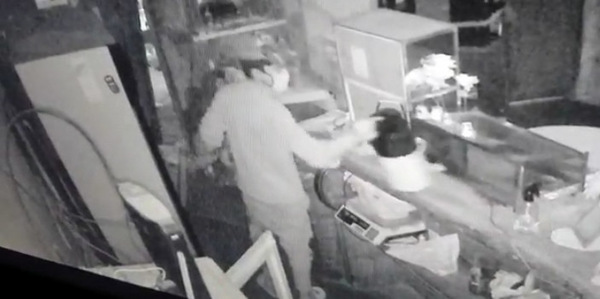 Pollería recibe la indeseada «visita» de un ladrón
