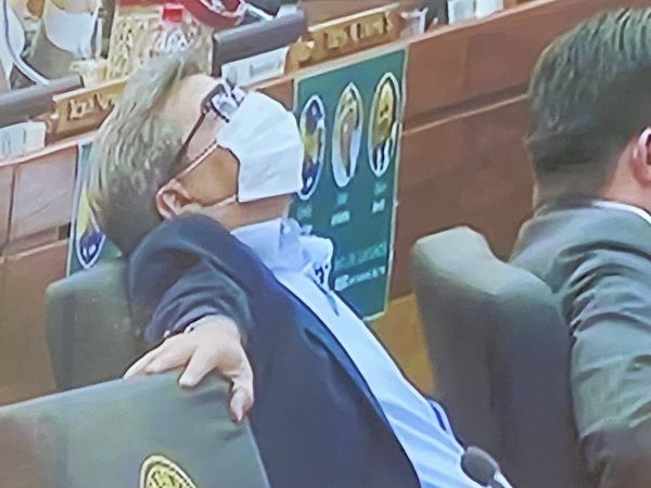 Diputados colorados se duermen en medio de debate sobre juicio político