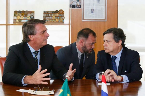 Brasil listo para iniciar renegociación en Itaipú y dice que Paraguay es “prioridad  1” para cooperación con vacunas  - Nacionales - ABC Color
