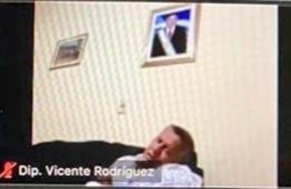 Diputados se toman una siesta en pleno debate sobre juicio político