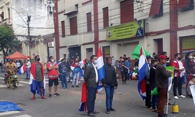 Agreden a trabajadores de prensa en las afueras del Congreso