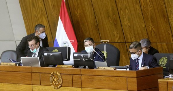 La Nación / Diputados ponen a votación juicio político contra Abdo y Velázquez