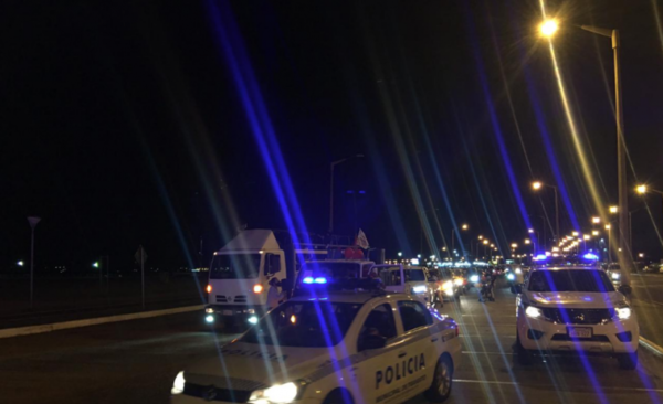 Diario HOY | Salen a las calles en Encarnación a pedir a gritos salida de Abdo y Velázquez