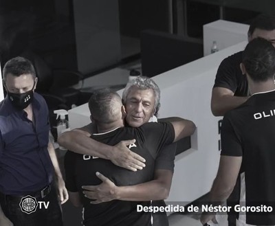 Abrazos y buenos deseos, en la despedida de Gorosito