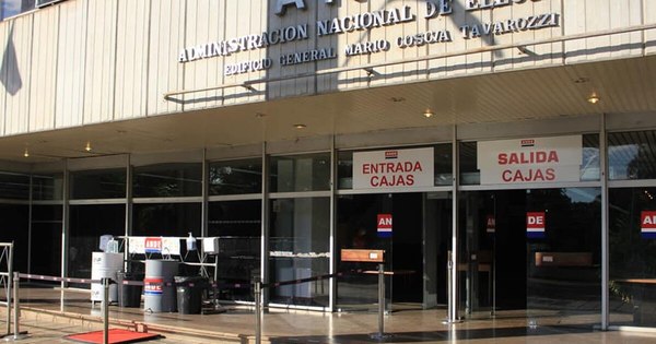 La Nación / Ande garantiza atención a usuarios, pero con restricción horaria