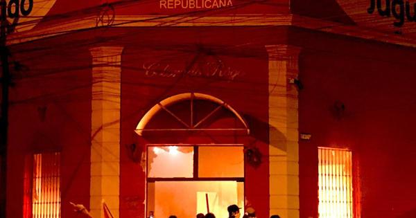 Incendian sede de la ANR