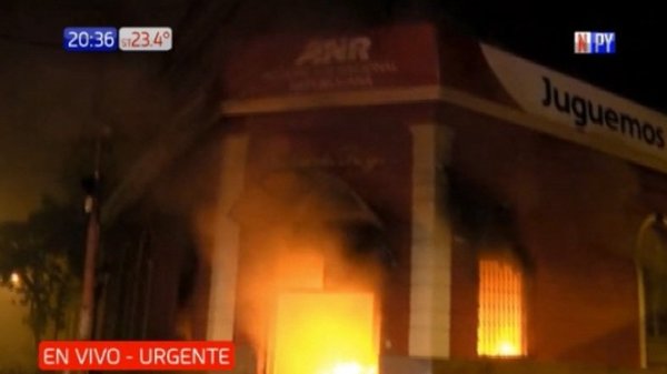 Incendian la ANR | Noticias Paraguay