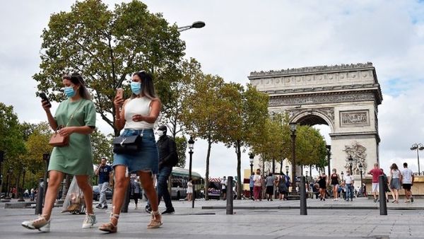 Francia analiza imponer nuevas restricciones para evitar que colapse el sistema sanitario