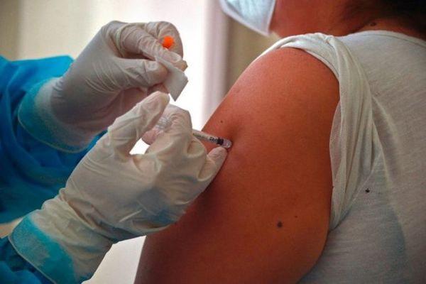 Fiscalía de Ecuador allana Ministerio de Salud para buscar listados «VIP» de vacunación