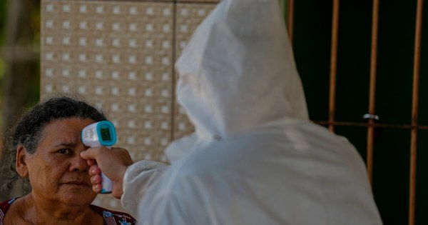 La Nación / Brasil es “una advertencia” de que el COVID-19 “requiere atención continua”, advierten desde la OPS