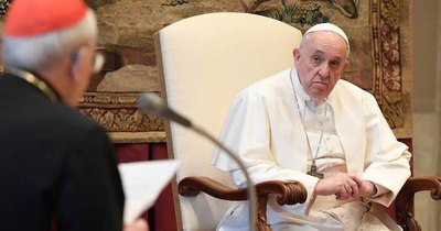La Nación / El papa Francisco pide encontrar un camino de diálogo en Paraguay