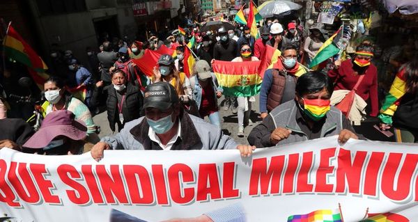 Colectivos ciudadanos protestan por la persecución política en Bolivia - Mundo - ABC Color
