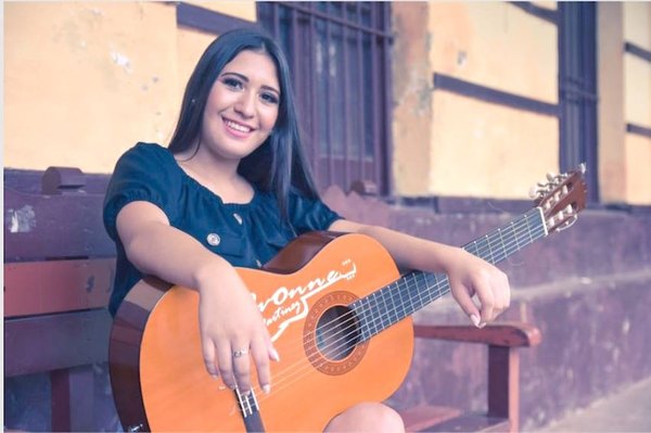 Crónica / La ahijada de Alfredo Aguilar es cantante ra’e