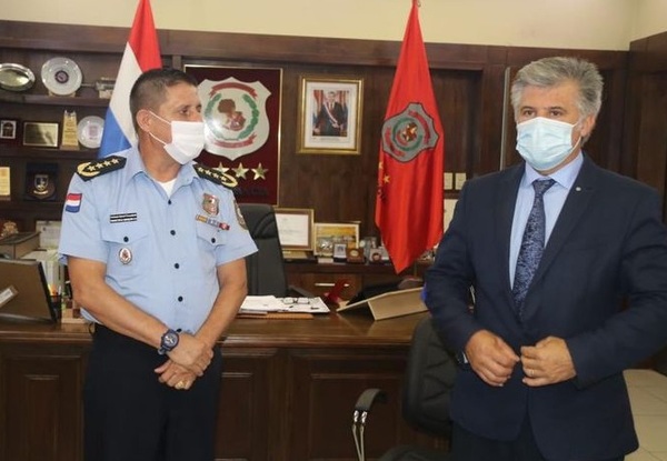 Ministro del Interior confirma salida de Francisco Resquín como comandante de la Policía