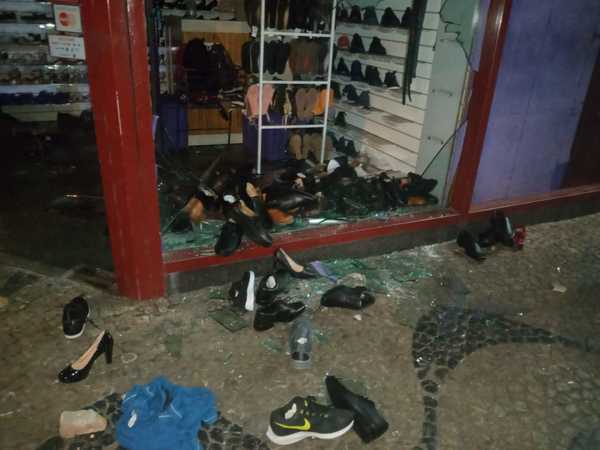 Comercios del microcentro capitalino fueron atacados después de las manifestaciones
