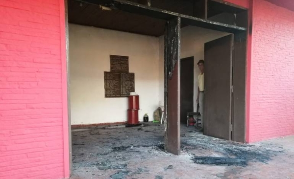 Diario HOY | Queman seccional colorada en Luque: "Nosotros no molestamos a nadie", dice su presidente