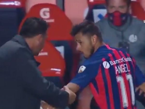 El fastidio de Ángel Romero con su técnico