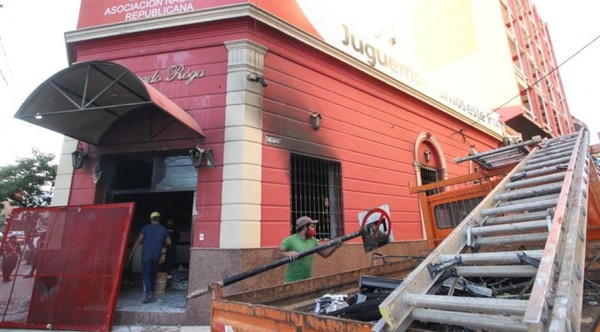 CAMBIAN AL COMANDANTE DE LA POLICÍA NACIONAL TRAS DISTURBIOS EN EL MICROCENTRO