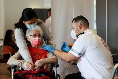 Un estudio concluyó que la reinfección por Covid-19 es más común en mayores de 65 años | .::Agencia IP::.