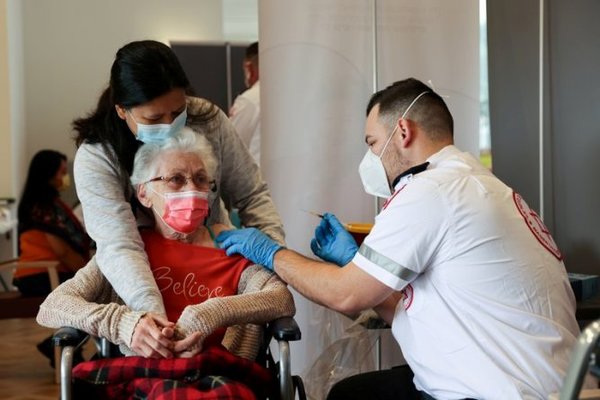 Un estudio concluyó que la reinfección por Covid-19 es más común en mayores de 65 años | .::Agencia IP::.