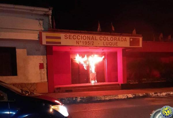 Incendiaron sede de una Seccional de Luque •