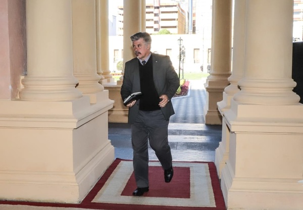 Tras disturbios, Giuzzio está dispuesto a abandonar Ministerio del Interior: 'No seré un obstáculo para el presidente Abdo'