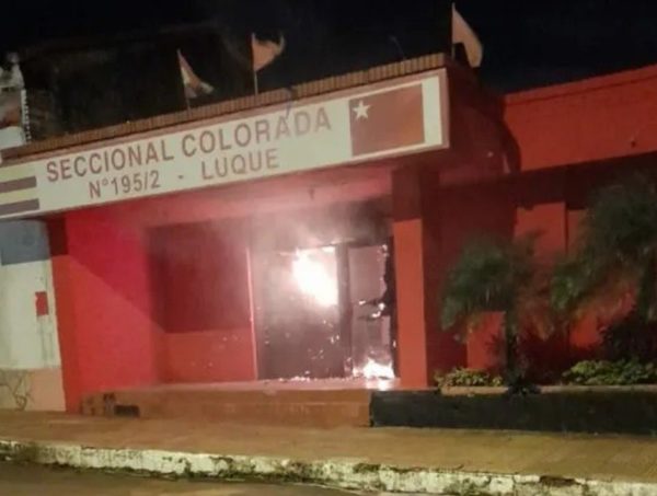 Atacan seccional colorada de la ciudad de Luque · Radio Monumental 1080 AM