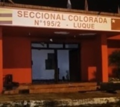 Incendian seccional colorada en Luque - Paraguay.com